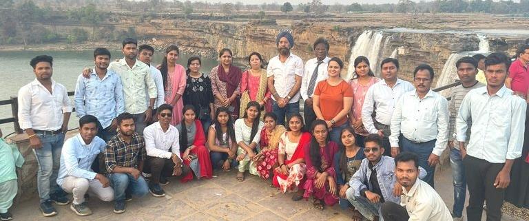Govt. Digvijay Autonomous College-वाणिज्य विभाग के विद्यार्थियों ने किया बस्तर क्षेत्र के पर्यटन स्थलों का शैक्षणिक भ्रमण