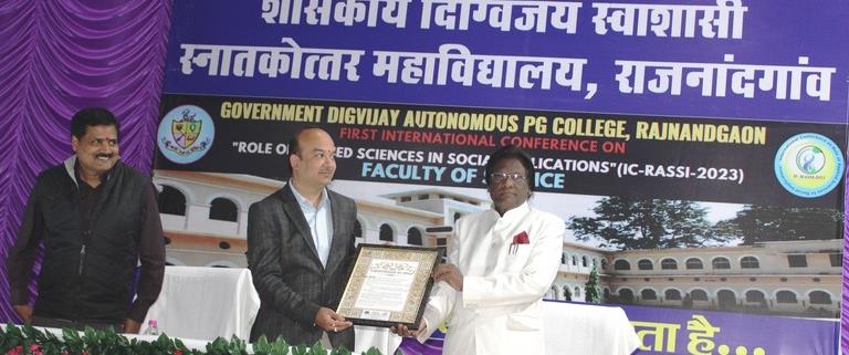 Govt. Digvijay Autonomous College-अन्तर्राष्ट्रीय कांफ्रेंस का दूसरा दिन